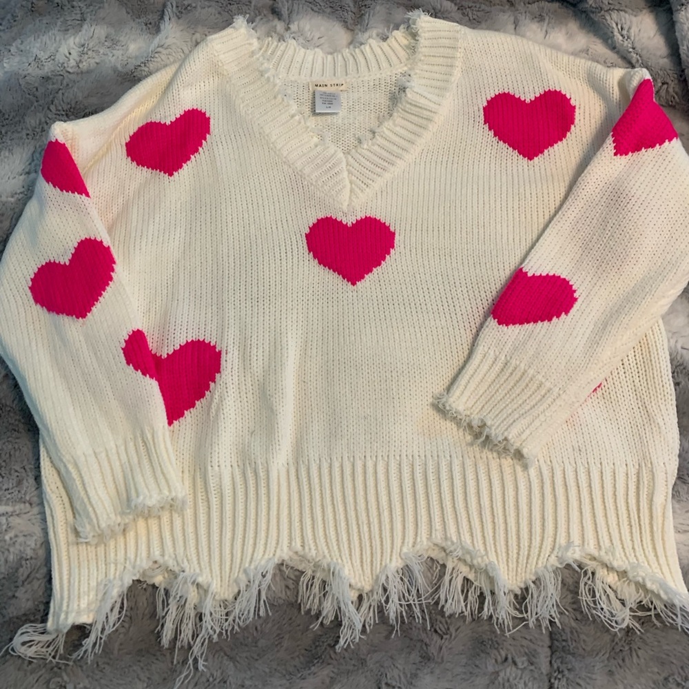 Manstrip V neck raw hem sweater.